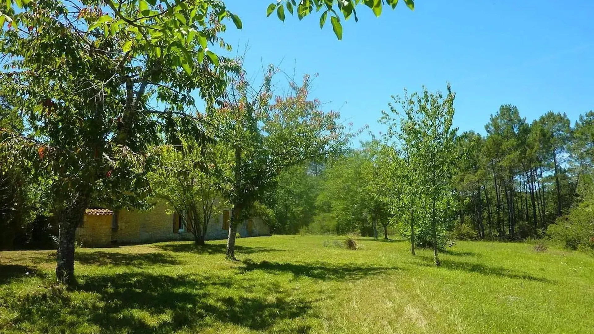 Maison Charmante A Les Junies Avec Vue Sur Jardin