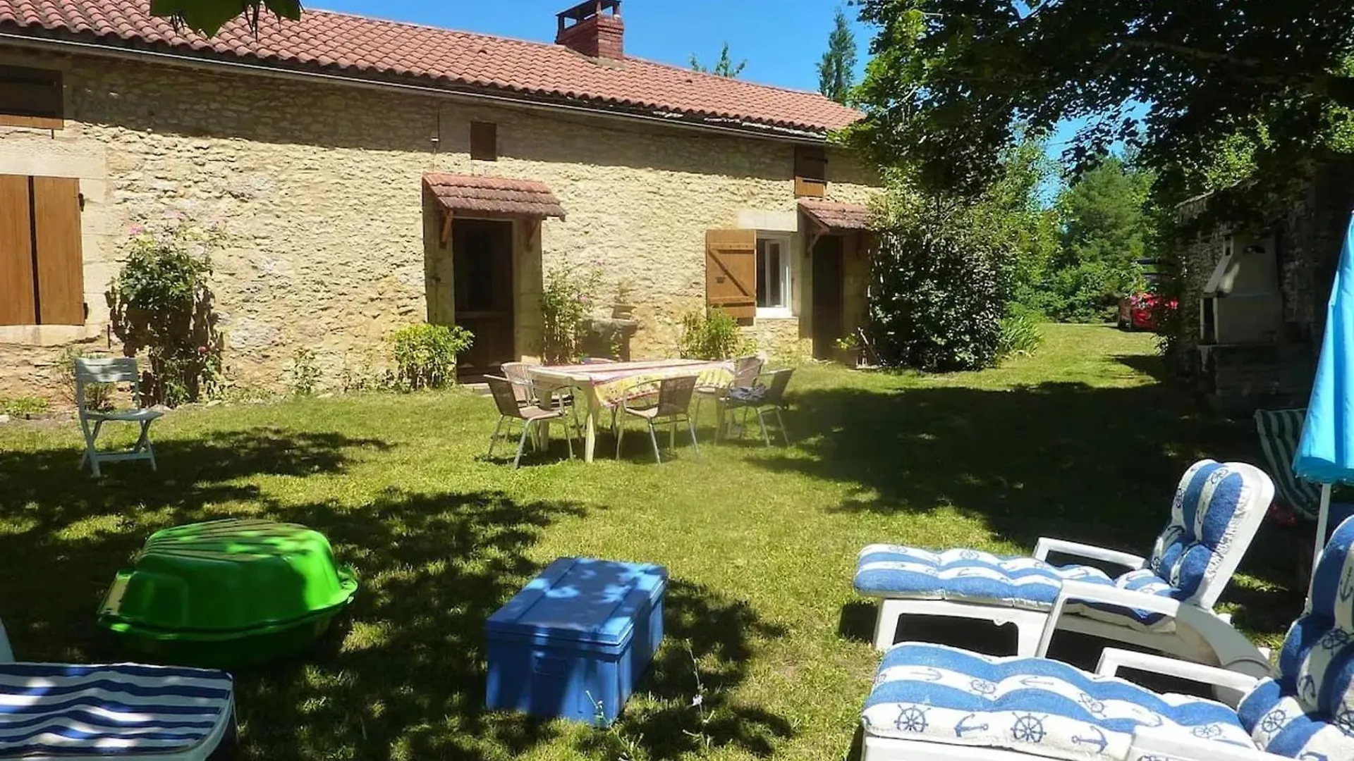 Maison Charmante A Les Junies Avec Vue Sur Jardin 0*,